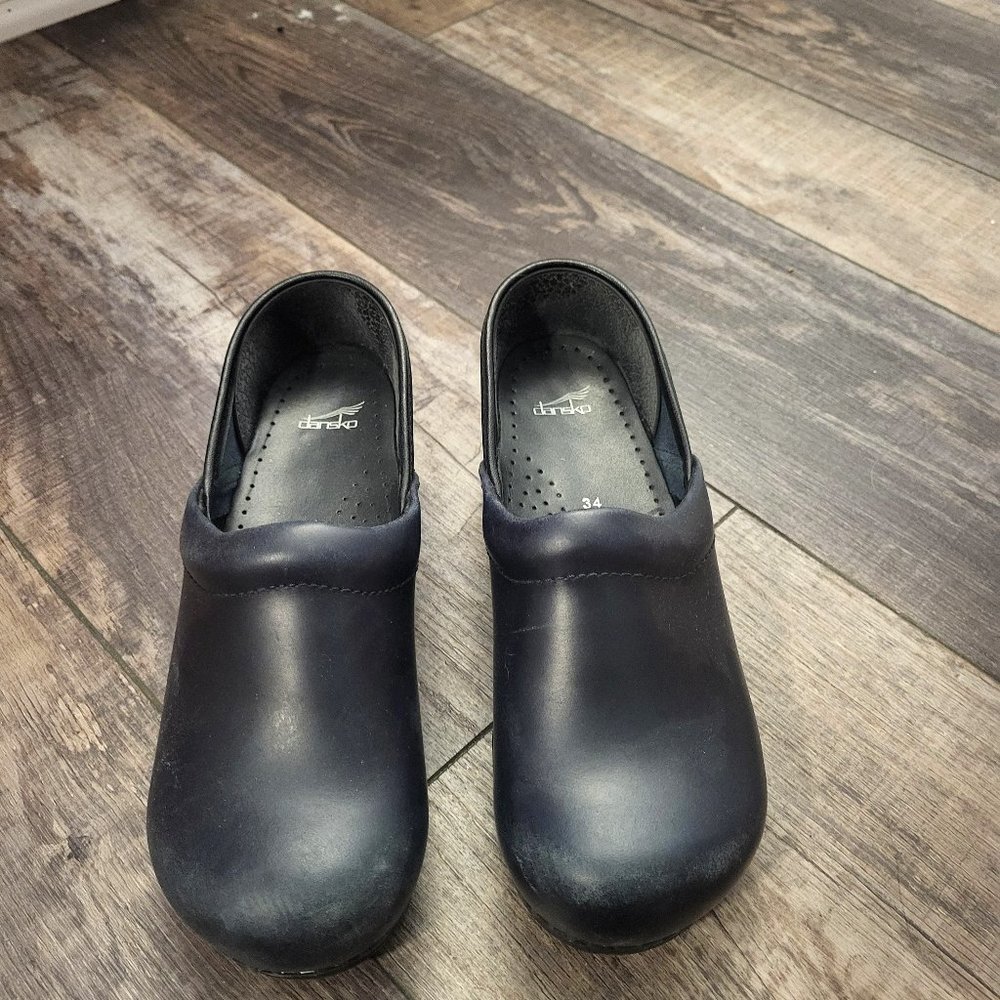 Dansko clogs womens size 34 US black leather nursing